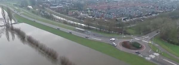 Er ligt een stadje aan de -nog steeds stijgende- IJssel