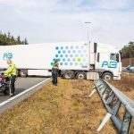 Vrachtwagen dwars op A50 bij Hattem