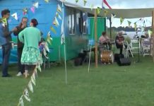 Optreden bij theeschenkerij Oldeniel