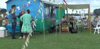 Optreden bij theeschenkerij Oldeniel