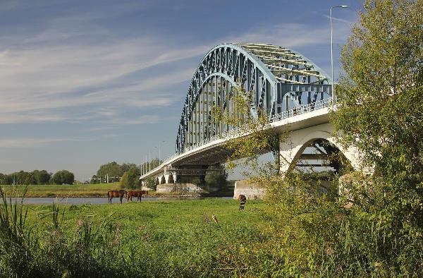 Verlichting Oude IJsselbrug wordt vervangen