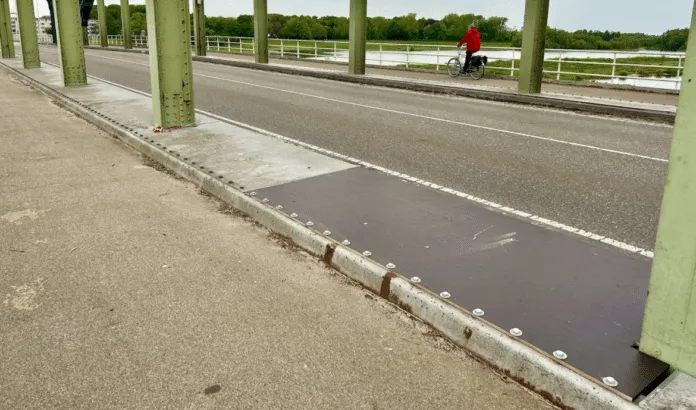 240528gat in IJsselbrug Zwolle Rivierverhalen