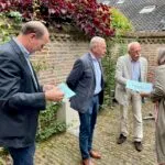 Hattemse musea ontvangen cheque van Hattemers