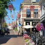 Hattem vlagt vlaggen van Angela Peters