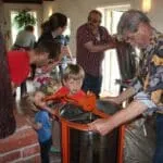 Honing slingeren en waskaarsen maken bij Vrieze’s Erfgoed