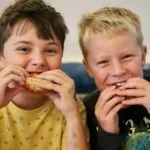 Andreasschool en burgemeester ontbijten samen