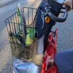 Automobilist rijdt scootmobiel aan en rijdt door