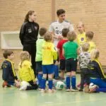 Mini-voetbalclinics v.v. Hattem in sportzaal De Hunze