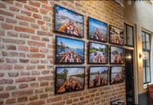 Expositie fotograaf Engbers met zwoegende roeiende Hattemers