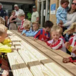 Mini’s Hatto-Heim schenken picknicktafel