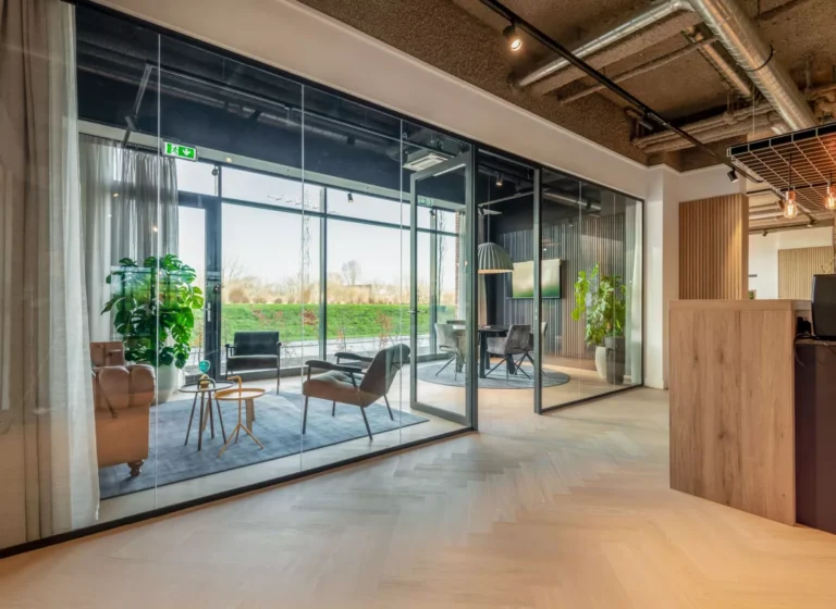 Creëer een inspirerende werkomgeving met glazen wanden Creëer een inspirerende werkomgeving met glazen wanden