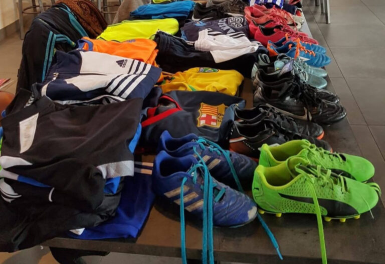 Helpdag: inzameling voetbalschoenen en -broekjes Helpdag: inzameling voetbalschoenen en -broekjes