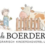 Nieuw kinderdagverblijf laat kinderen kippen voeren en verse eitjes rapen