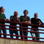 Oldeniel swingt met ‘zelfgemaakte baksels’ en live muziek