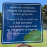 Nieuw bord speelterrein Waalstraat