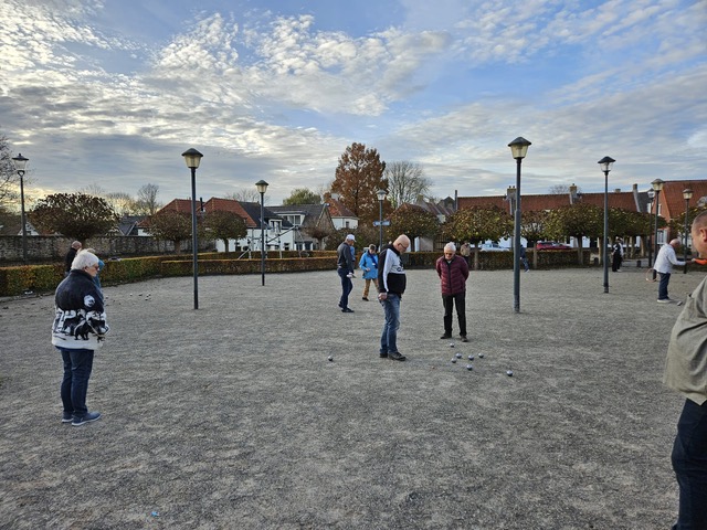 Hattem Petanque verliest buiten Hattem maar speelt binnen gewoon door