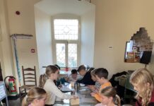 Juf Daan en juf Edith brengen Hattems Hanzeverleden tot leven