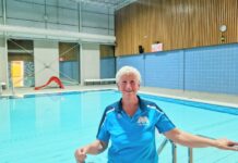 Zwemjuf Janny houdt na 47 jaar nog steeds van haar werk, maar neemt toch afscheid