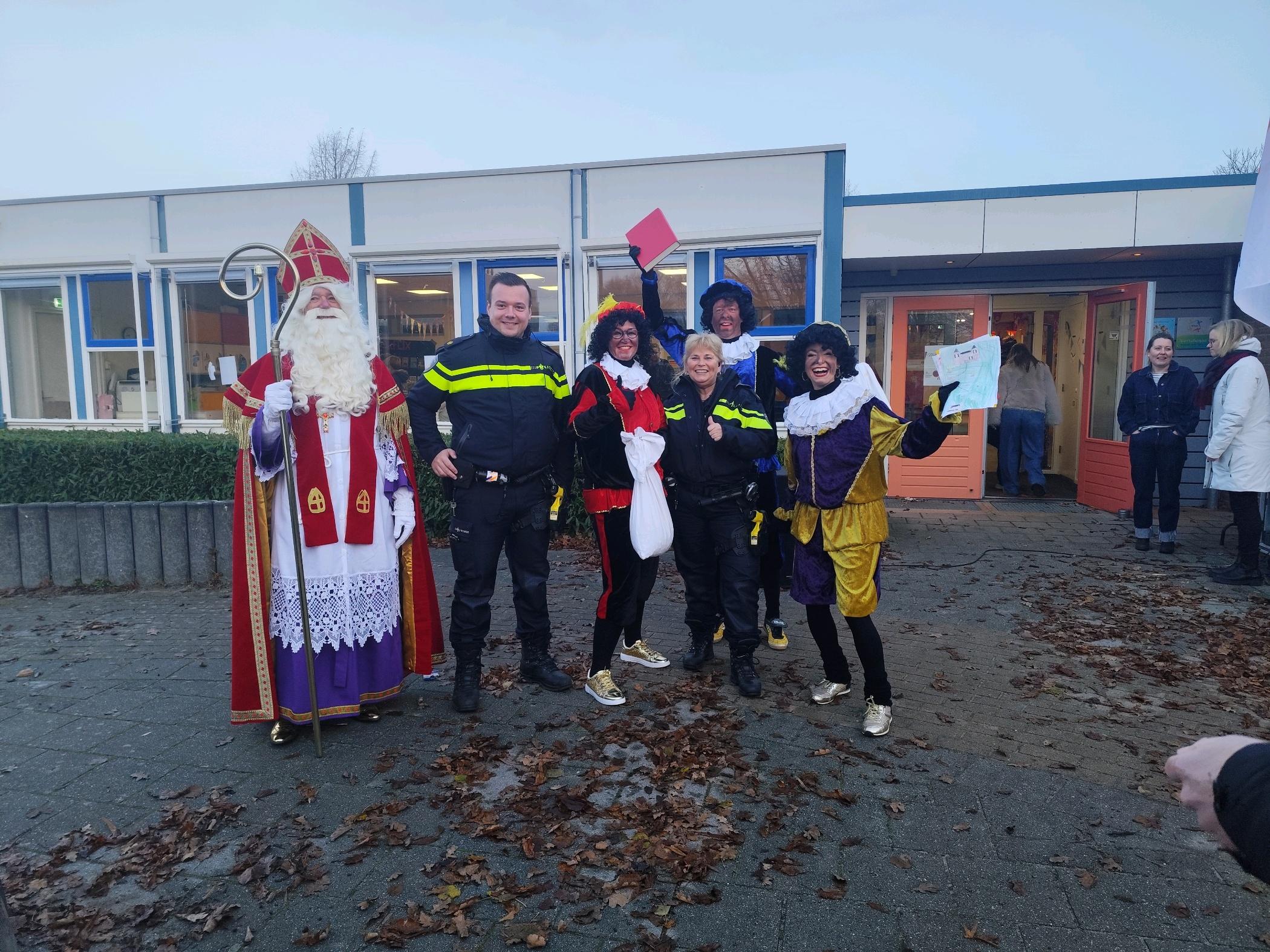 Sint vond dankzij politie de weg naar de Andreasschool