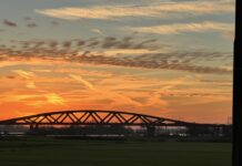 Juk wijst college op vijftig kapotte lampen op de Rode Brug