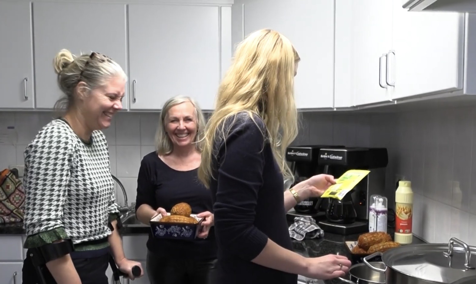 Burgemeester en wethouder koken mee in Maaltijd Project Hattem