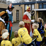 Sint en Piet op bezoek bij voetbalwelpjes JO7 en JO8