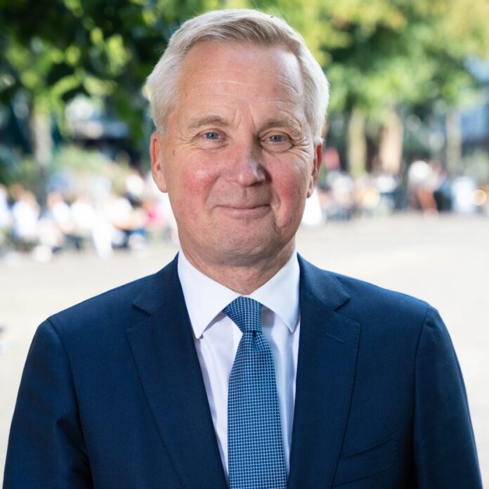 2.-Profiel-Eric-van-der-Burg-833x833