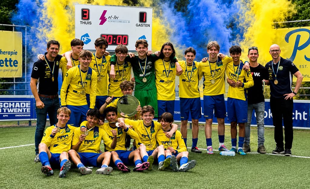 s.v. Hatto-Heim JO17-1 kroont zich tot kampioen van de Hoofdklasse
